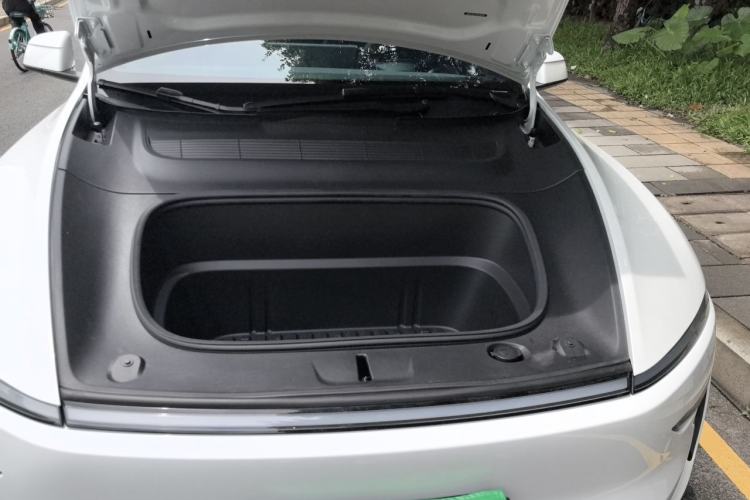 Used Tesla Model Y 2026 Rear-Drive Model Engine Bay