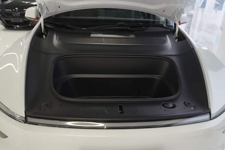 Used Tesla Model Y 2026 Rear-Drive Model Engine Bay