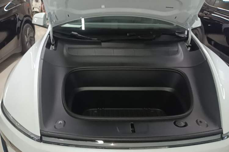 Used Tesla Model Y 2026 Rear-Drive Model Engine Bay