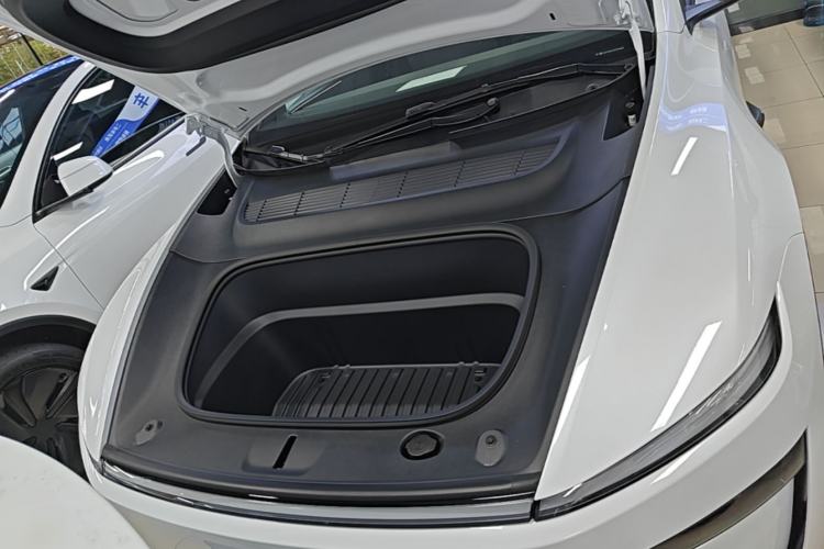 Used Tesla Model Y 2026 Rear-Drive Model Engine Bay