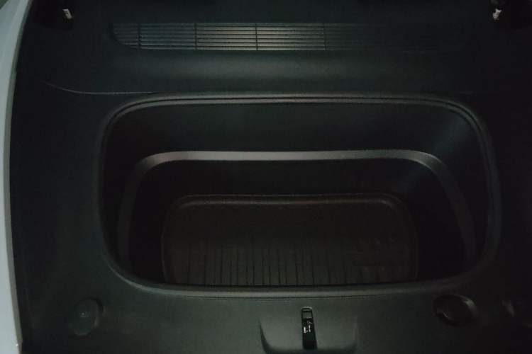 Used Tesla Model Y 2026 Rear-Drive Model Engine Bay