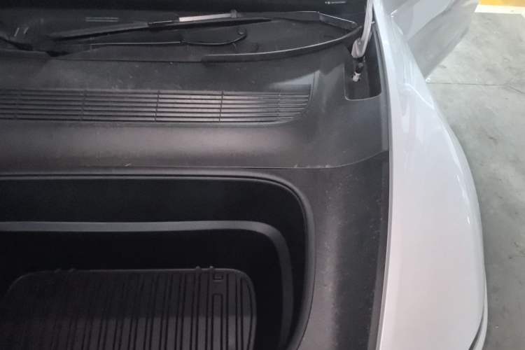 Used Tesla Model Y 2026 Facelifted Long-Range Rear-Drive Model Engine Bay Left