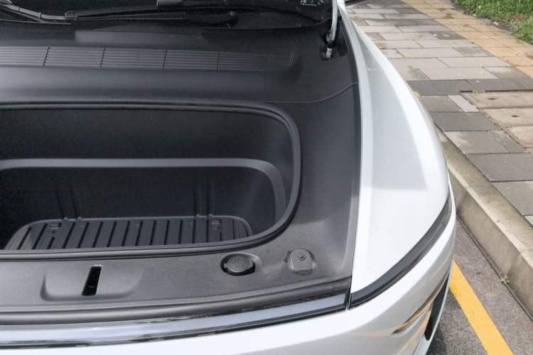 Used Tesla Model Y 2026 Rear-Drive Model Engine Bay Left