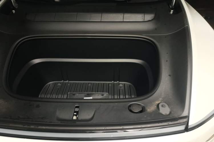 Used Tesla Model Y 2026 Model Long-Range Rear-Wheel-Drive Version Engine Bay Left