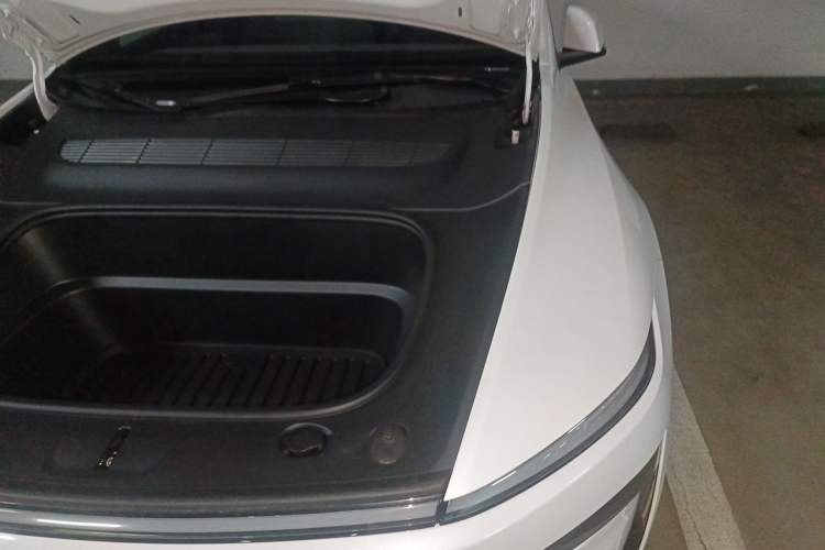 Used Tesla Model Y 2026 Model Long-Range Rear-Wheel-Drive Version Engine Bay Left