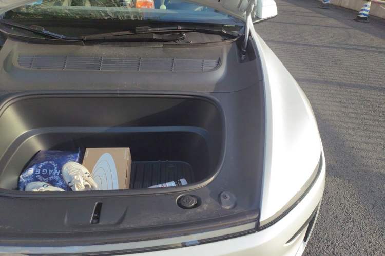 Used Tesla Model Y 2026 Rear-Drive Model Engine Bay Left