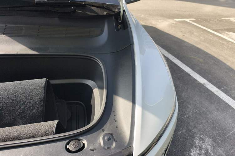 Used Tesla Model Y 2026 Model Long-Range Rear-Wheel-Drive Version Engine Bay Left