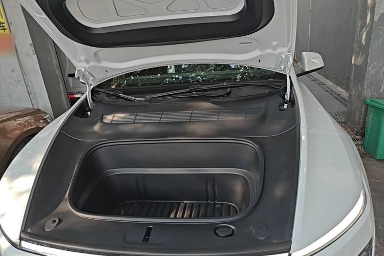 Used Tesla Model Y 2026 Rear-Drive Model Engine Bay