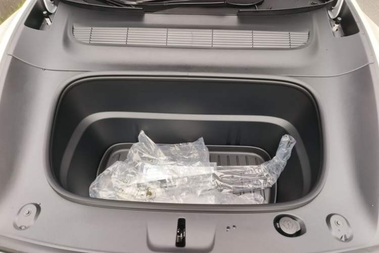 Used Tesla Model Y 2026 Rear-Drive Model Engine Bay