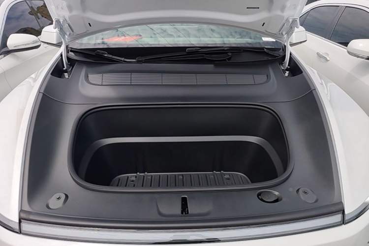 Used Tesla Model Y 2026 Rear-Drive Model Engine Bay