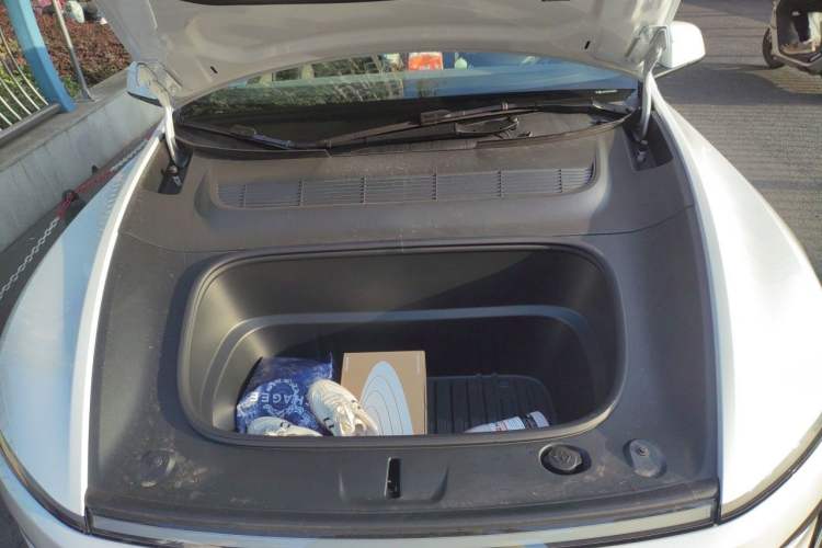 Used Tesla Model Y 2026 Rear-Drive Model Engine Bay