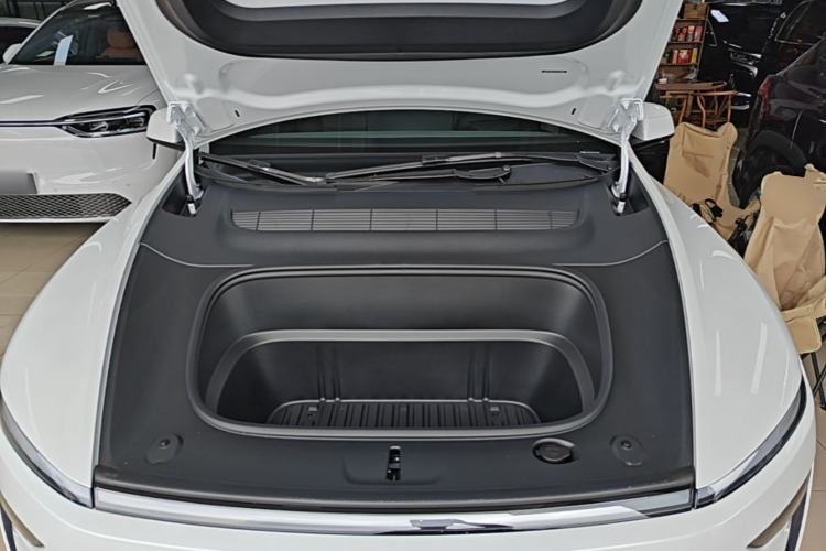 Used Tesla Model Y 2026 Rear-Drive Model Engine Bay