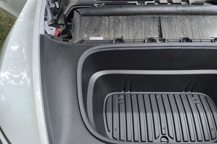 Used Tesla Model Y 2026 Model Long-Range Rear-Wheel-Drive Version Engine Bay Right
