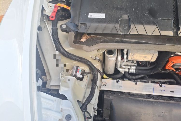 Used Tesla Model Y 2026 Rear-Drive Model Engine Bay Right