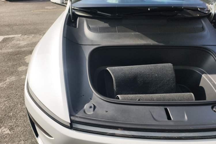 Used Tesla Model Y 2026 Model Long-Range Rear-Wheel-Drive Version Engine Bay Right