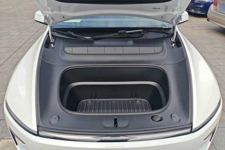 Used Tesla Model Y 2026 Rear-Drive Model Engine Bay