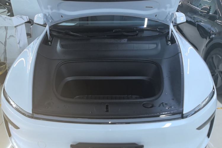 Used Tesla Model Y 2026 Rear-Drive Model Engine Bay