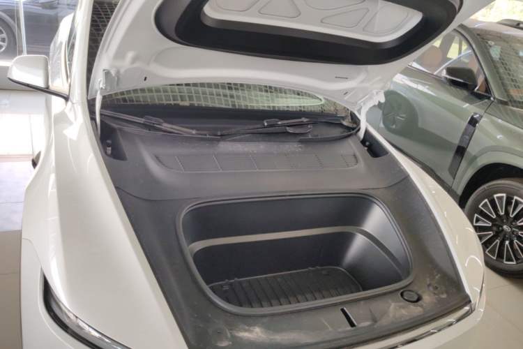 Used Tesla Model Y 2026 Rear-Drive Model Engine Bay