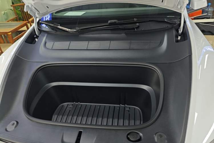 Used Tesla Model Y 2026 Rear-Drive Model Engine Bay