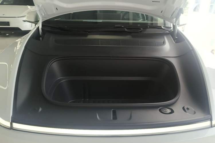 Used Tesla Model Y 2026 Rear-Drive Model Engine Bay
