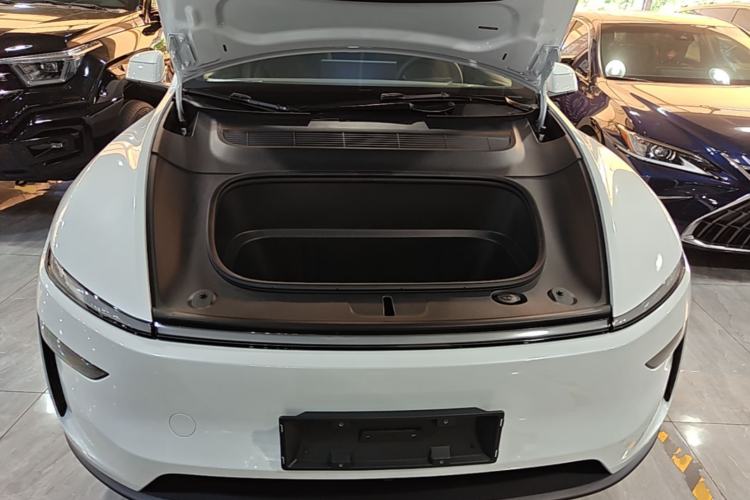 Used Tesla Model Y 2026 Rear-Drive Model Engine Bay
