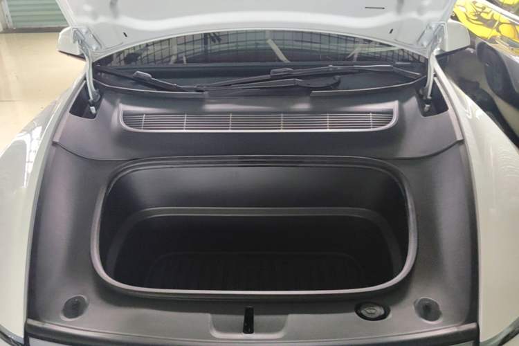 Used Tesla Model Y 2026 Model Long-Range Rear-Wheel-Drive Version Engine Bay