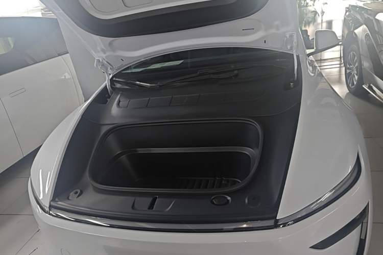 Used Tesla Model Y 2026 Rear-Drive Model Engine Bay