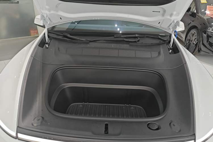 Used Tesla Model Y 2026 Rear-Drive Model Engine Bay