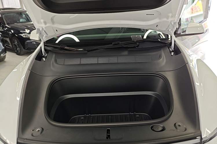 Used Tesla Model Y 2026 Rear-Drive Model Engine Bay