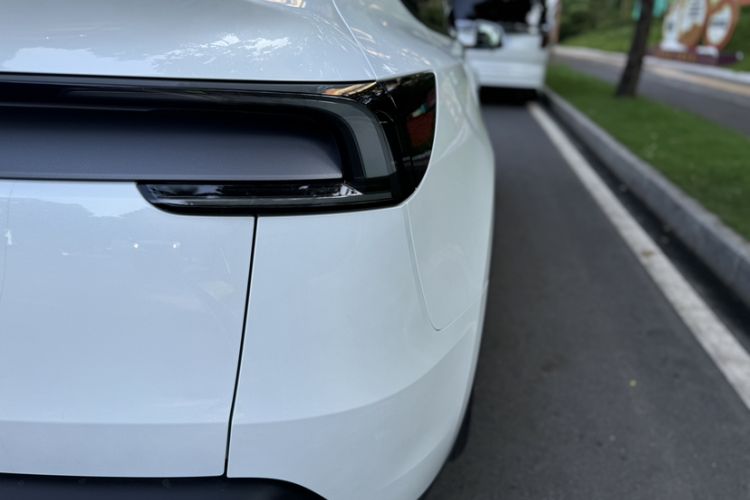 Used Tesla Model Y 2026 Facelifted Long-Range Rear-Drive Model Exterior 1