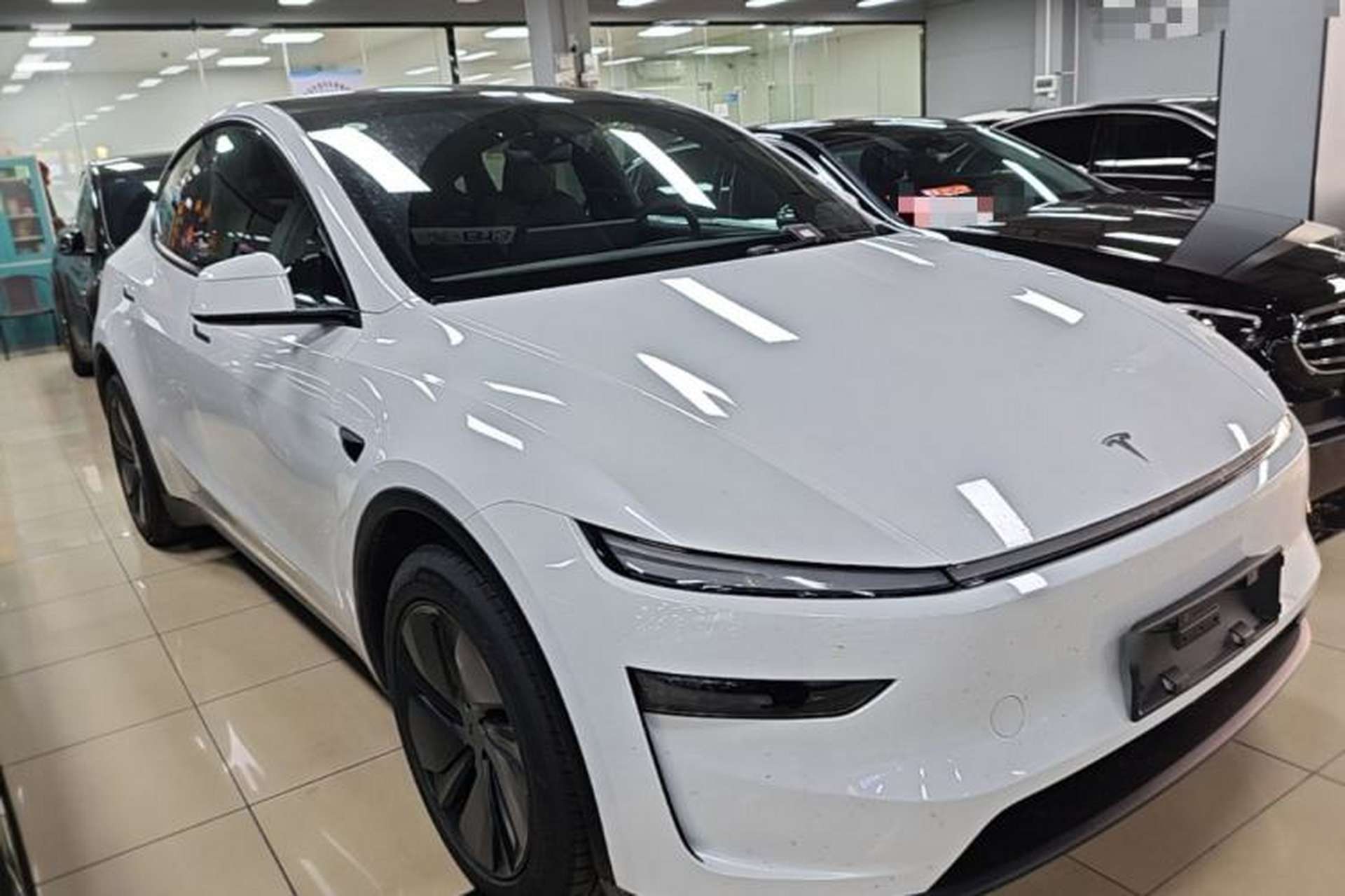 Used Tesla Model Y 2026 Long-Range All-Wheel-Drive Model Exterior 1