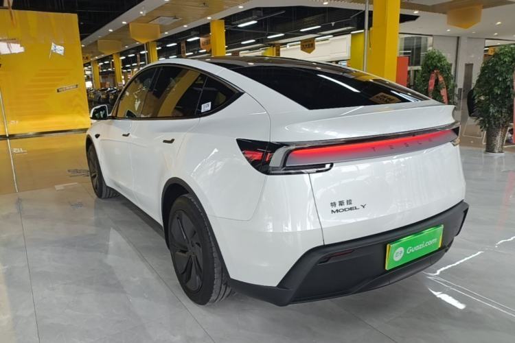Used Tesla Model Y 2026 Rear-Drive Model Exterior 2