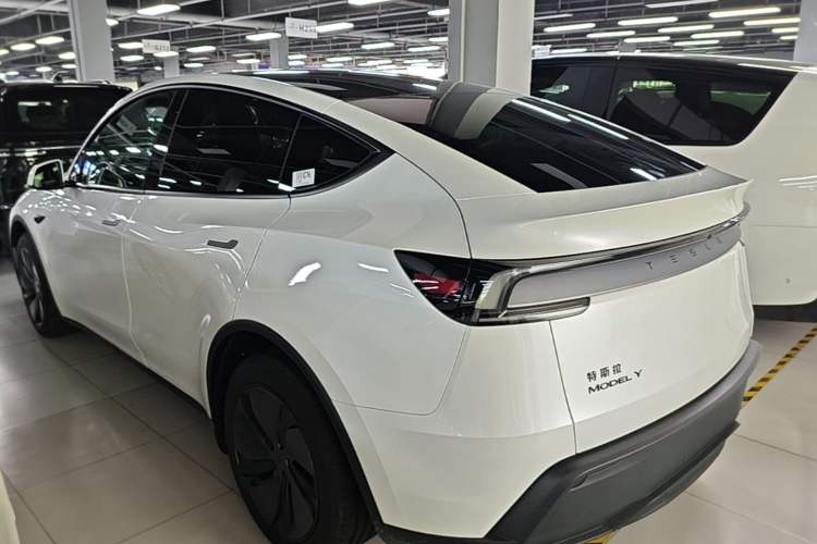 Used Tesla Model Y 2026 Rear-Drive Model Exterior 2
