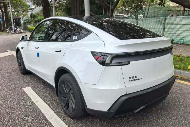 Used Tesla Model Y 2026 Rear-Drive Model Exterior 2
