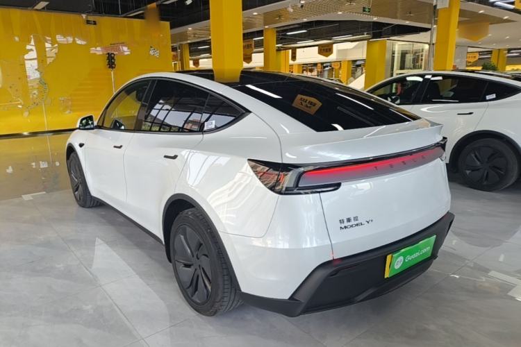 Used Tesla Model Y 2026 Long-Range All-Wheel-Drive Model Exterior 2