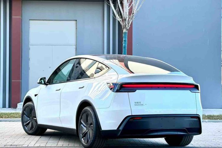 Used Tesla Model Y 2026 Rear-Drive Model Exterior 2