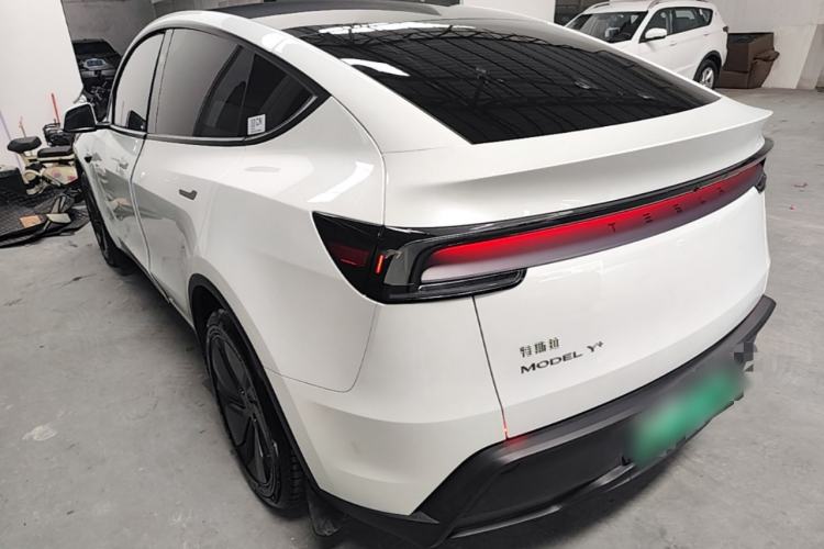 Used Tesla Model Y 2026 Long-Range All-Wheel-Drive Model Exterior 2