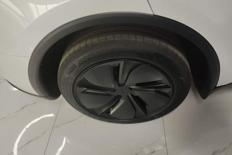 Used Tesla Model Y 2026 Rear-Drive Model Exterior 2