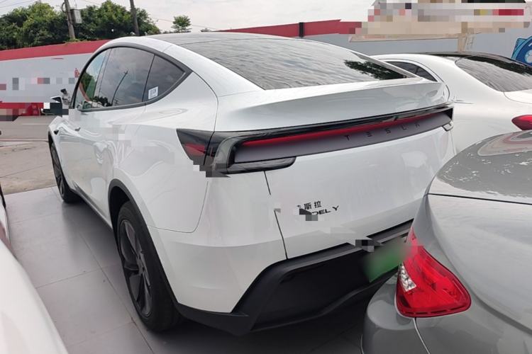 Used Tesla Model Y 2026 Rear-Drive Model Exterior 2