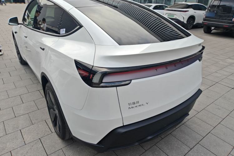 Used Tesla Model Y 2026 Rear-Drive Model Exterior 2