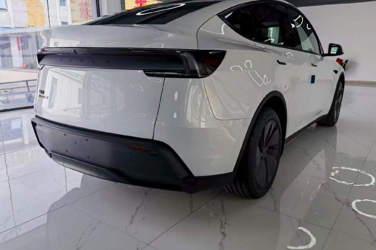 Used Tesla Model Y 2026 Rear-Drive Model Exterior 2