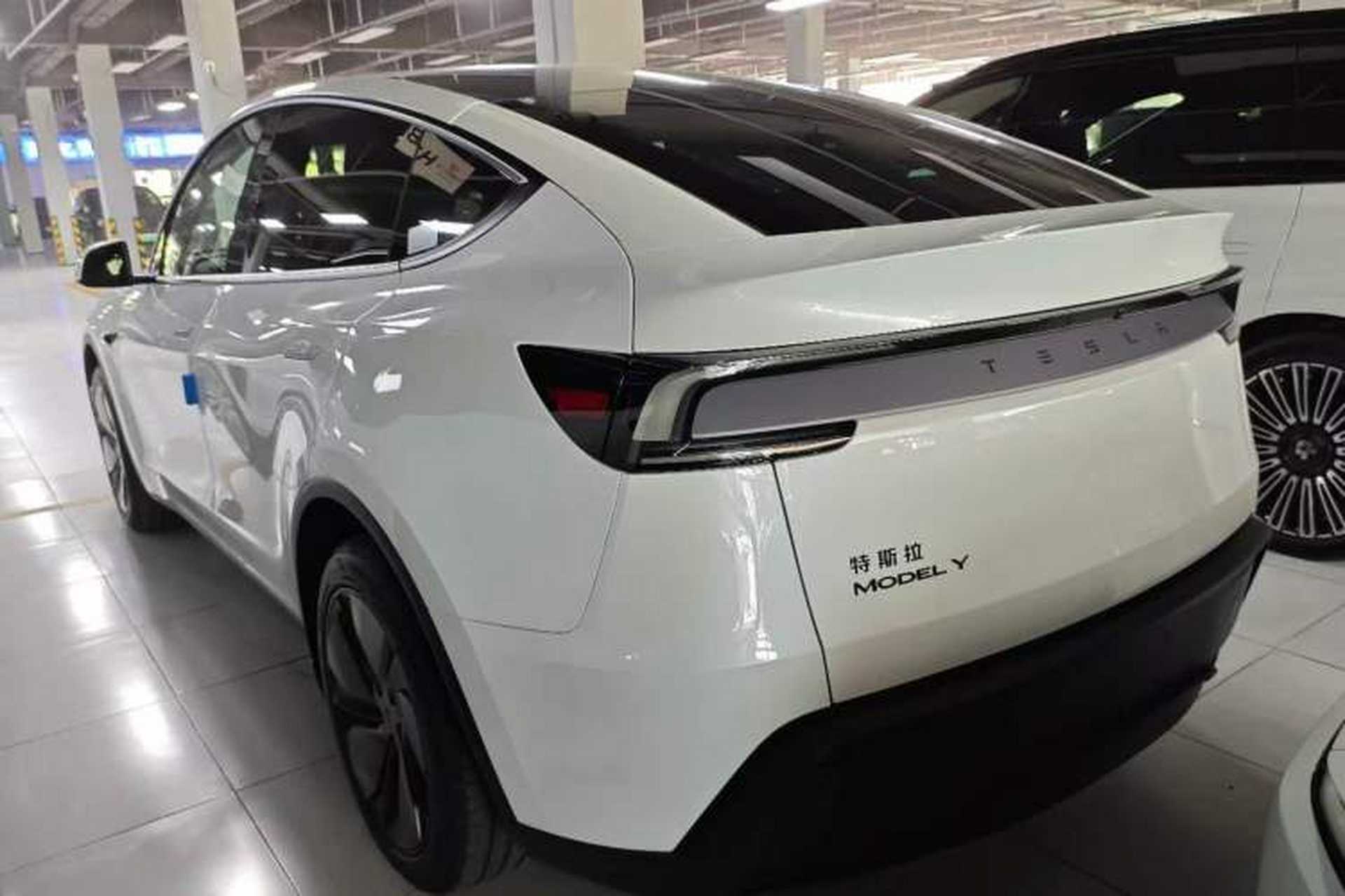 Used Tesla Model Y 2026 Rear-Drive Model Exterior 2