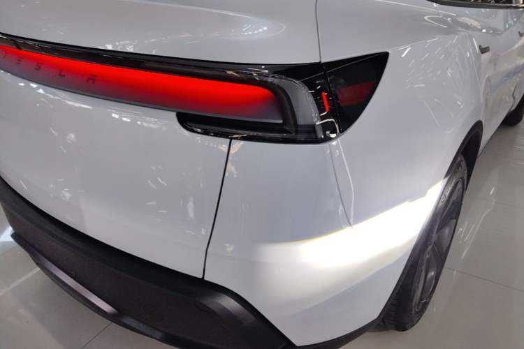 Used Tesla Model Y 2026 Facelifted Long-Range Rear-Drive Model Exterior 3