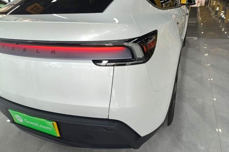 Used Tesla Model Y 2026 Rear-Drive Model Exterior 3