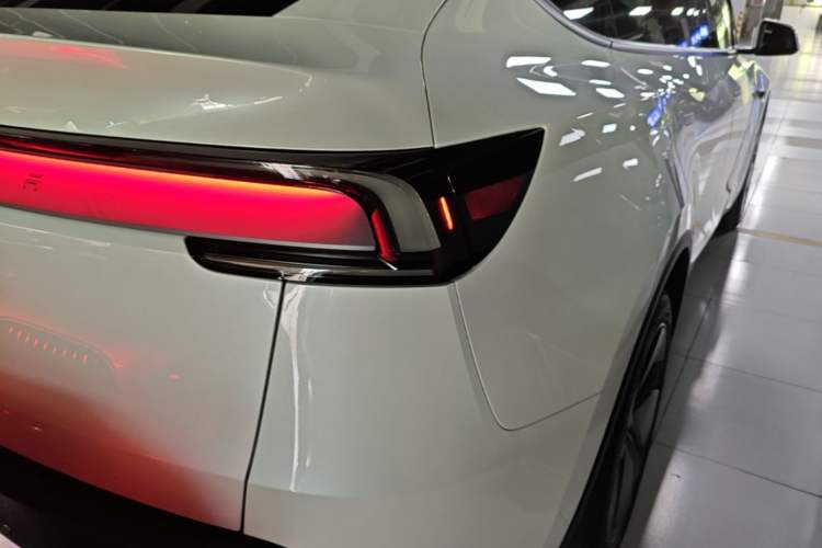 Used Tesla Model Y 2026 Rear-Drive Model Exterior 3