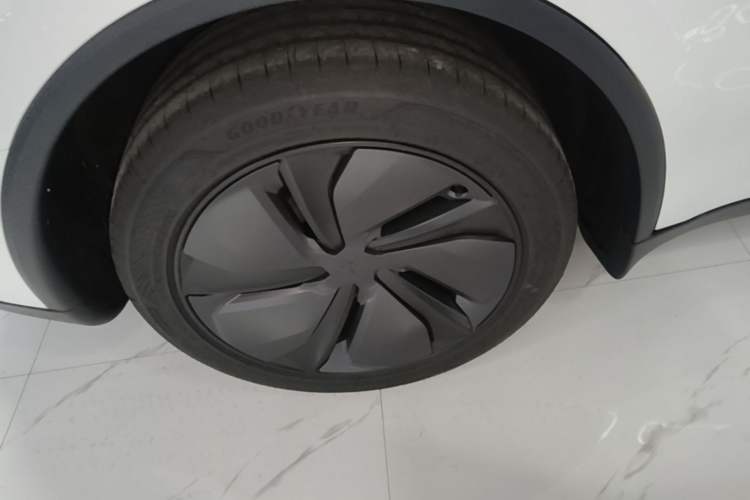 Used Tesla Model Y 2026 Rear-Drive Model Exterior 3