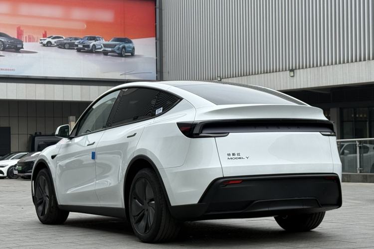 Used Tesla Model Y 2026 Rear-Drive Model Exterior 3