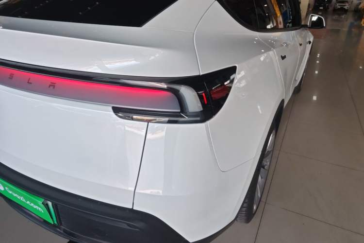 Used Tesla Model Y 2026 Rear-Drive Model Exterior 3