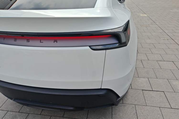 Used Tesla Model Y 2026 Rear-Drive Model Exterior 3