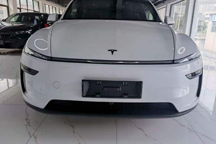 Used Tesla Model Y 2026 Rear-Drive Model Exterior 3